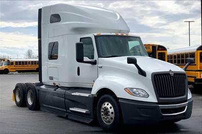 International LT625 Sleeper Semi Truck - 73" Raised Roof Sleeper, Cummins 450HP, 12 Speed