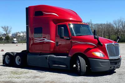 International LT625 Sleeper Semi Truck - 73" Raised Roof Sleeper, Cummins 450HP, 12 Speed