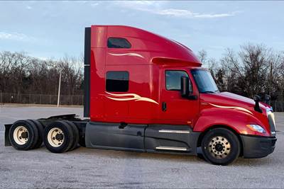 International LT625 Sleeper Semi Truck - 73" Raised Roof Sleeper, Cummins 450HP, 12 Speed
