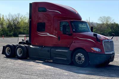 International LT625 Sleeper Semi Truck - 73" Raised Roof Sleeper, Cummins 450HP, 12 Speed