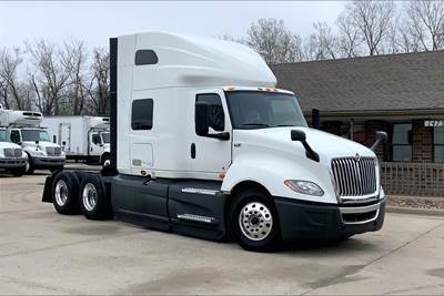 International LT625 Sleeper Semi Truck - 73" Raised Roof Sleeper, Cummins 450HP, 12 Speed