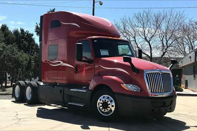 International LT625 Sleeper Semi Truck - 73" Raised Roof Sleeper, Cummins 450HP, 12 Speed
