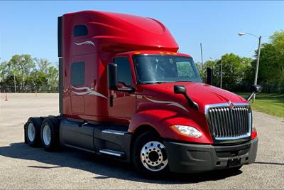 International LT625 Sleeper Semi Truck - 73" Raised Roof Sleeper, Cummins 450HP, 12 Speed