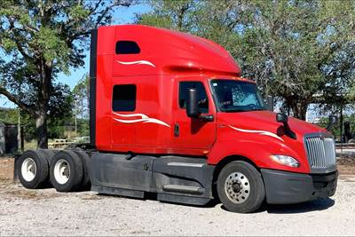 International LT625 Sleeper Semi Truck - 73" Raised Roof Sleeper, Cummins 450HP, 12 Speed