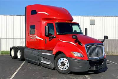 International LT625 Sleeper Semi Truck - 73" Raised Roof Sleeper, Cummins 450HP, 12 Speed
