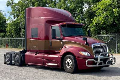 International LT625 Sleeper Semi Truck - 73" Hi Rise Sleeper, Cummins 450HP, 12 Speed