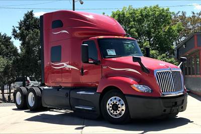 International LT625 Sleeper Semi Truck - 73" Raised Roof Sleeper, Cummins 450HP, 12 Speed