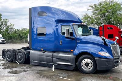 International LT625 Sleeper Semi Truck - 73" Raised Roof Sleeper, Cummins 450HP, 12 Speed