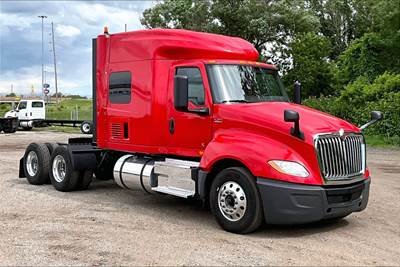International LT625 Sleeper Semi Truck - 73" Hi Rise Sleeper, Cummins 400HP, 12 Speed