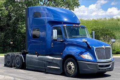 International LT625 Sleeper Semi Truck - 73" Raised Roof Sleeper, Cummins 450HP, 12 Speed