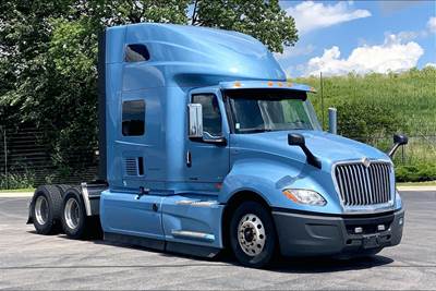 International LT625 Sleeper Semi Truck - 73" Raised Roof Sleeper, A26 475HP, 12 Speed