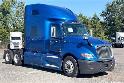 International LT625 Sleeper Semi Truck - 73" Raised Roof Sleeper, Cummins 450HP, 11 Speed