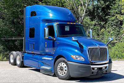International LT625 Sleeper Semi Truck - 73" Raised Roof Sleeper, Cummins 500HP, 12 Speed