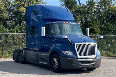 International LT625 Sleeper Semi Truck - 73" Raised Roof Sleeper, Cummins 450HP, 12 Speed