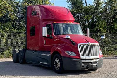International LT625 Sleeper Semi Truck - 73" Raised Roof Sleeper, Cummins 450HP, 12 Speed