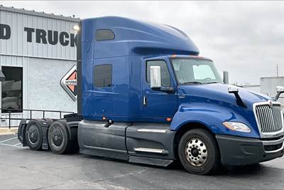 International LT625 Sleeper Semi Truck - 73" Raised Roof Sleeper, Cummins 450HP, 12 Speed