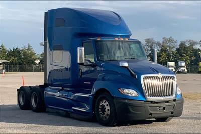 International LT625 Sleeper Semi Truck - 73" Raised Roof Sleeper, Cummins 450HP, 11 Speed