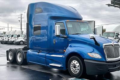 International LT625 Sleeper Semi Truck - 73" Raised Roof Sleeper, Cummins 450HP, 11 Speed