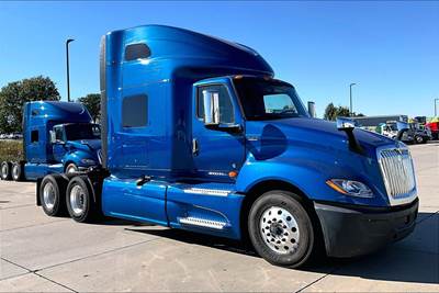 International LT625 Sleeper Semi Truck - 73" Raised Roof Sleeper, Cummins 450HP, 11 Speed