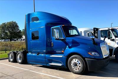 International LT625 Sleeper Semi Truck - 73" Raised Roof Sleeper, Cummins 450HP, 11 Speed