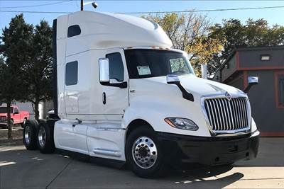 International LT625 Sleeper Semi Truck - 73" Raised Roof Sleeper, Cummins 450HP, 11 Speed