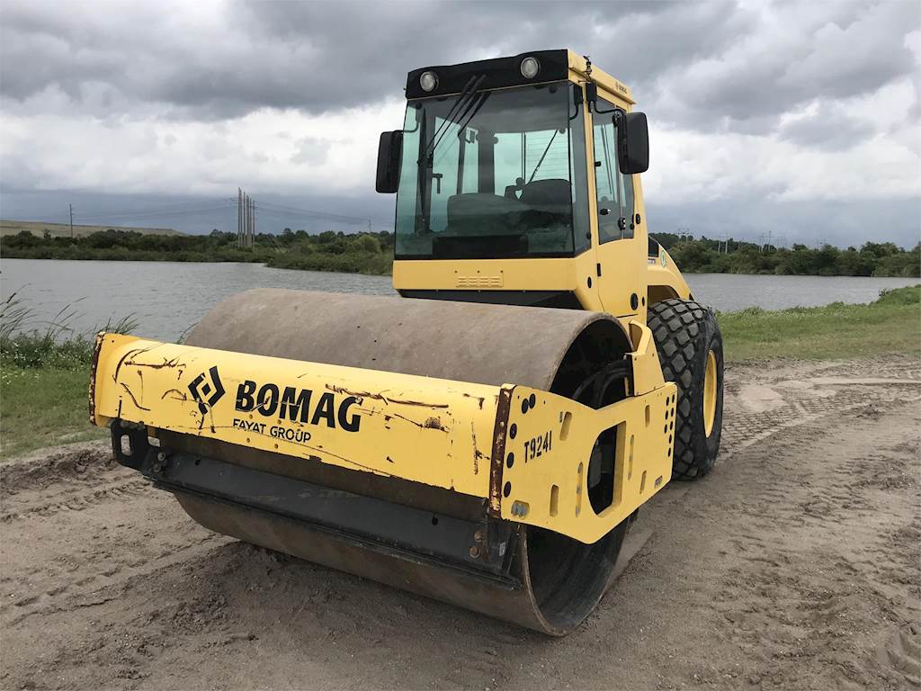 2015 BOMAG BW213DI4 Smooth Drum Roller Compactor For Sale, 3,983 Hours