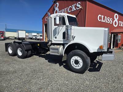 Peterbilt 357 Tandem Axle Cab & Chassis Truck - Caterpillar, 300HP, 8Ll Manual