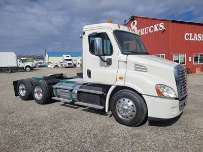 Freightliner Cascadia 113 Day Cab Truck - Detroit 470HP, 10 Speed Manual