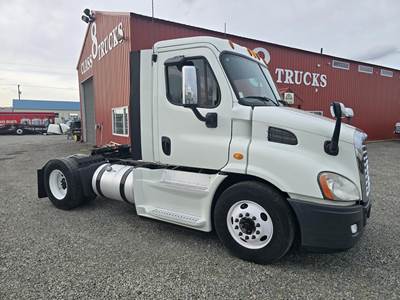 Freightliner Cascadia 113 Single Axle Day Cab Truck - Cummins 400HP, 10 Speed Ultrashift Plus Amt