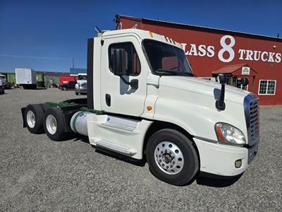 Freightliner Cascadia 125 Day Cab Truck - Detroit 450HP, 10 Speed Manual