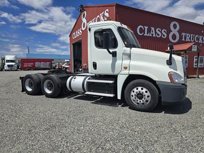 Freightliner Cascadia 125 Day Cab Truck - Cummins 450HP, 10 Speed Ultrashift Amt