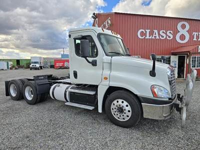 Freightliner Cascadia 125 Day Cab Truck - Cummins 450HP, 10 Speed Ultrashift Plus Amt