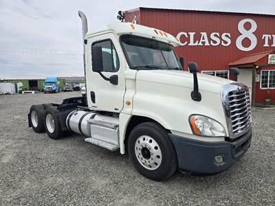 Freightliner Cascadia 125 Day Cab Truck - Detroit 450HP, 10 Speed Manual