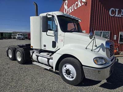 Freightliner Columbia 120 Day Cab Truck - Detroit 455HP, 10 Speed Manual