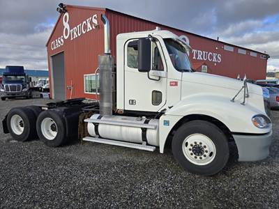 Freightliner Columbia 120 Day Cab Truck - Detroit 455HP, 10 Speed Manual