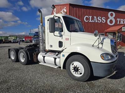 Freightliner Columbia 120 Day Cab Truck - Detroit 455HP, 10 Speed Manual