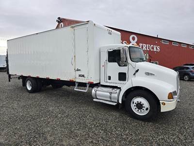 Kenworth T300 26 ft Box Truck - 300HP, 6 Speed Autoshift Amt, Roll up Door