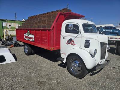 Ford F5 Flatbed Truck - Automatic