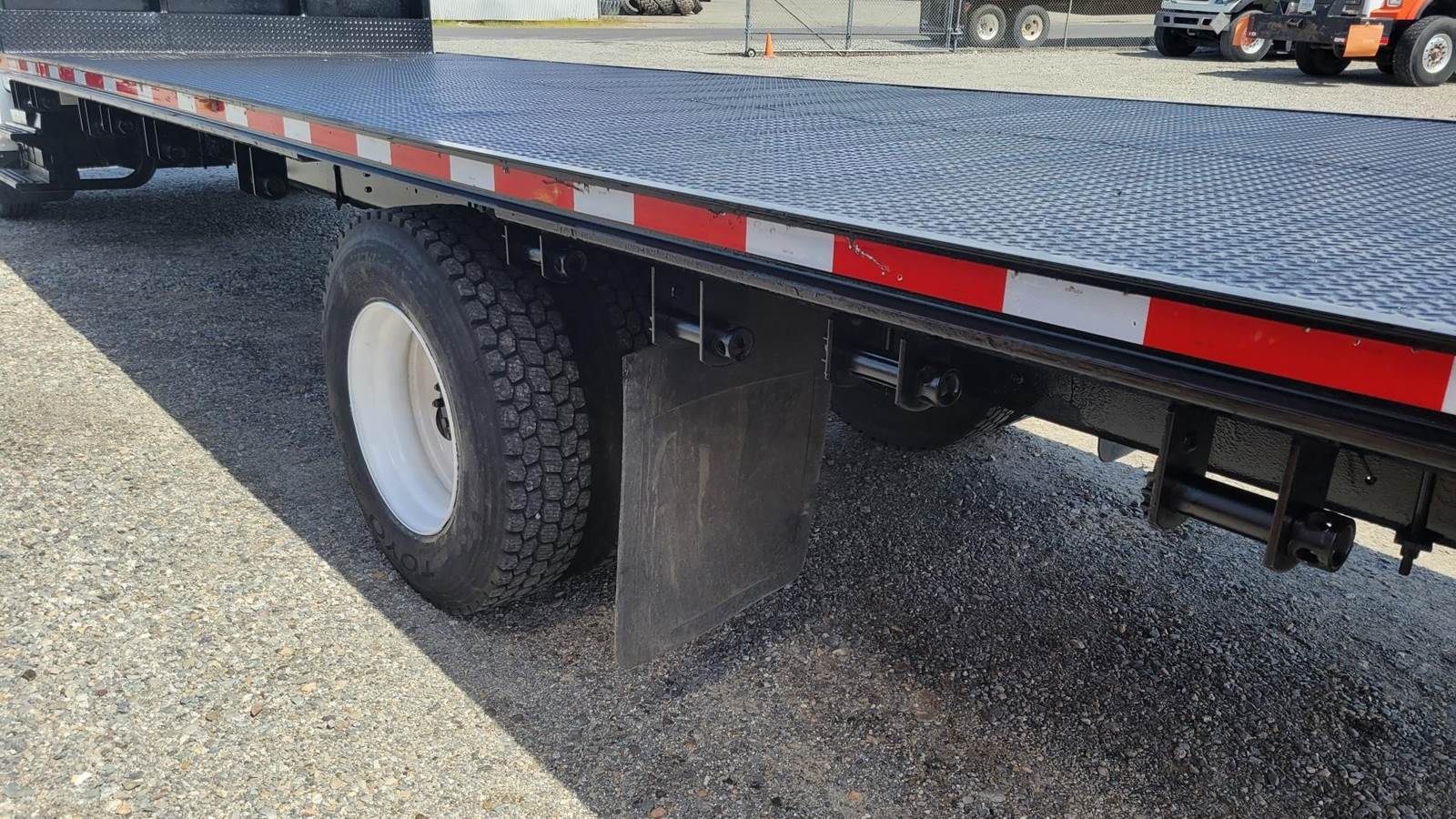 2000 International 4700 24 ft Flatbed Truck 175HP, 4 Speed Allison