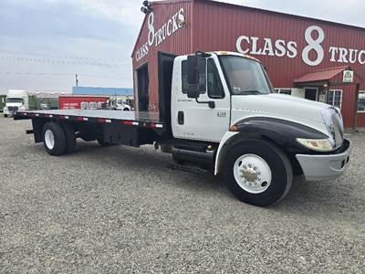 International DuraStar 4300 24 ft Flatbed Truck - 210HP, 5 Speed Allison Hs Automatic
