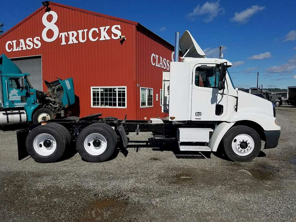 2005 Freightliner Columbia 112 Day Cab Semi Truck For Sale, 873,027