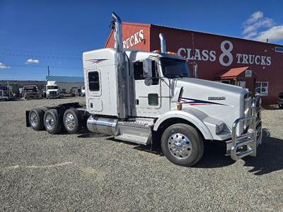 Kenworth T800 Tri Axle Sleeper Semi Truck - Raised Roof Sleeper, Cummins 605HP, 18 Speed Manual
