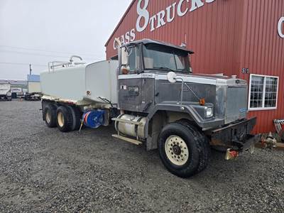 Autocar ACL64B 4000 Gallon Water Truck - Caterpillar, 7 Speed Manual