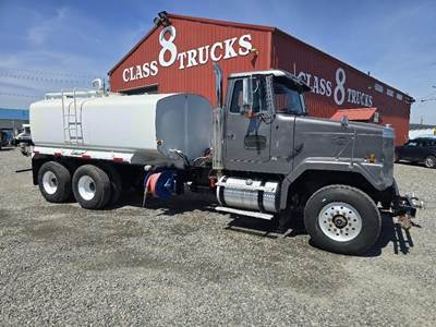 Autocar ACL64B 4000 Gallon Water Truck - Caterpillar, 7 Speed Manual