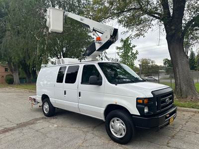 Ford E-350 29 ft Boom / Bucket Truck - 2010 VERSALIFT VAN TEL29N Aerial Lift, Automatic