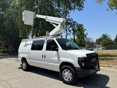 2014 Ford F-350 31 ft Boom / Bucket Truck - 2014 ALTEC AT200AV Aerial Lift, Amt