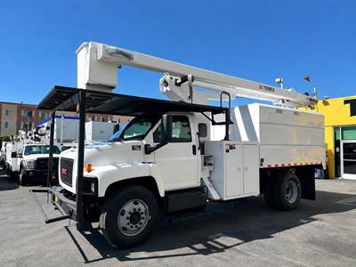 GMC TopKick C7500 55 ft Boom / Bucket Truck - 2010 HI RANGER XT55 Aerial Lift, 6 Spd
