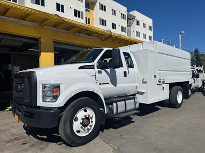Ford F-750 Chipper Truck - Automatic