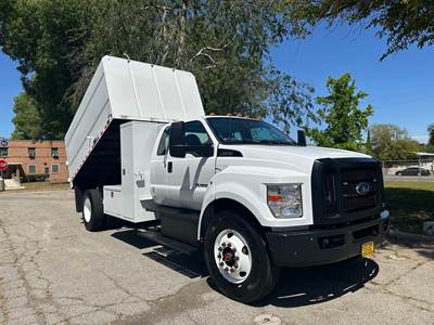 Ford F-750 Chipper Truck - Automatic