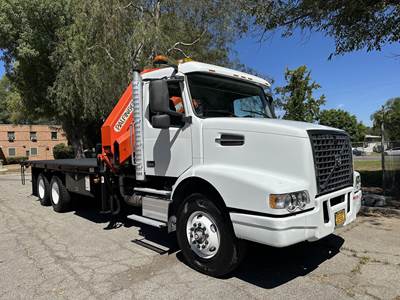 Volvo VHD42B200 Crane Truck - 2004 PALFINGER PK32080 Knuckle Boom Crane, Automatic